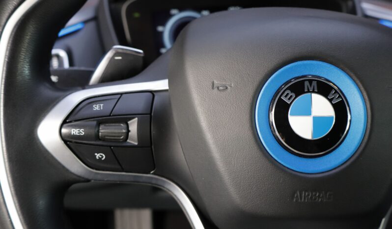 BMW i8 lleno