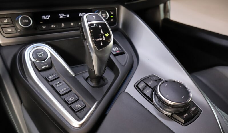 BMW i8 lleno