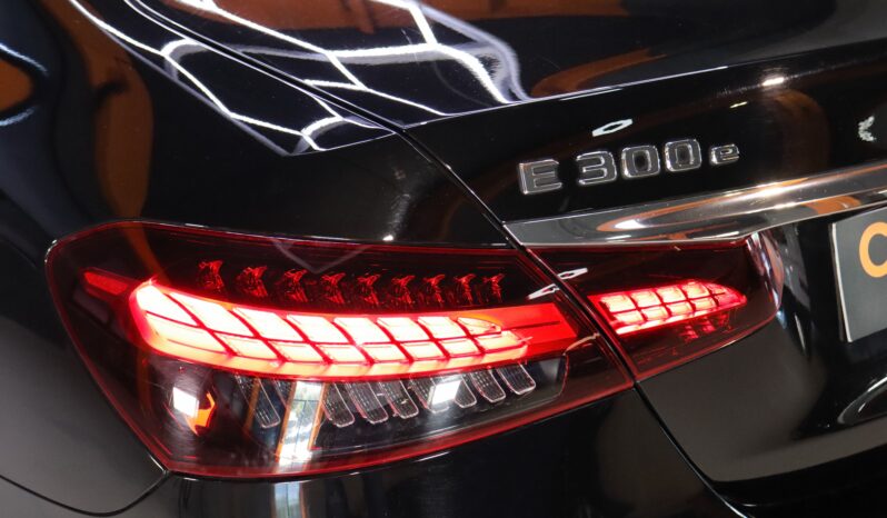 MERCEDES-BENZ E300e AMG lleno