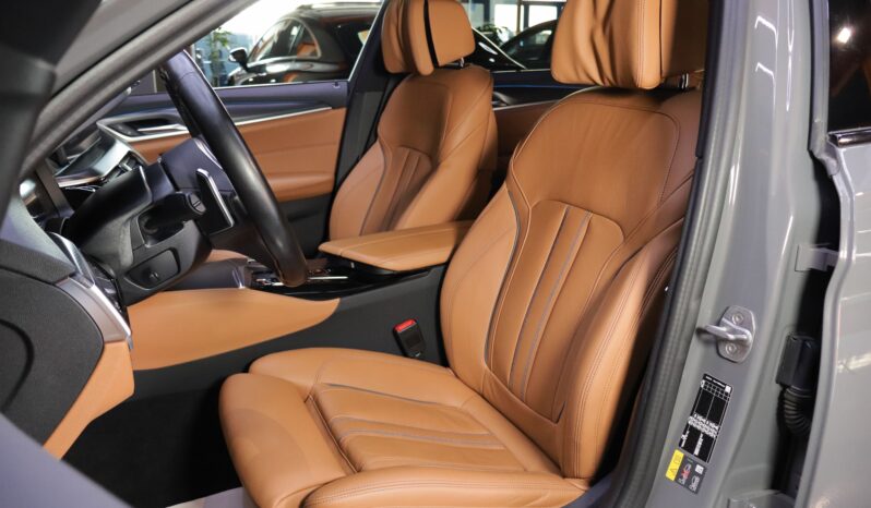 BMW 530e Touring M lleno