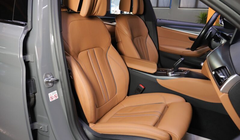 BMW 530e Touring M lleno